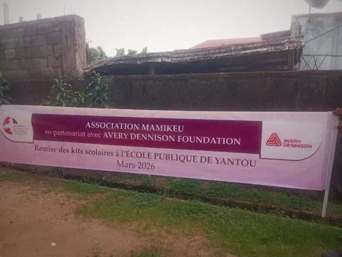 Banderole de la remise des kits à l'école publique de Yantou