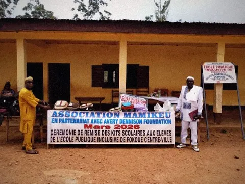 Cérémonie de remise à l'école publique inclusive de Fokoué Centre-Ville